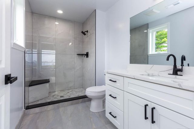 37235 Jefferson Avenue, Harrison Twp, MI 48045