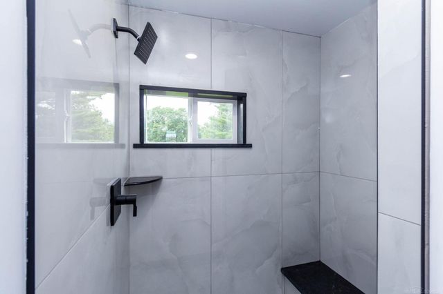 37235 Jefferson Avenue, Harrison Twp, MI 48045