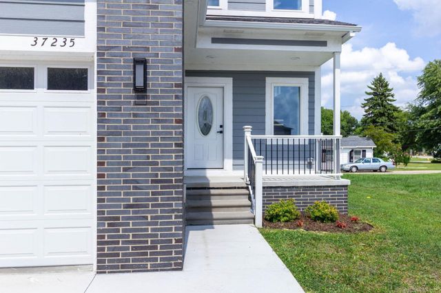 37235 Jefferson Avenue, Harrison Twp, MI 48045