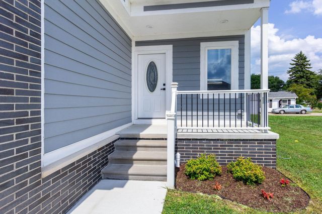 37235 Jefferson Avenue, Harrison Twp, MI 48045