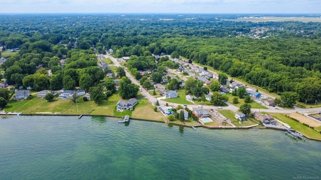37235 Jefferson Avenue, Harrison Twp, MI 48045