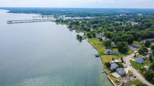 37235 Jefferson Avenue, Harrison Twp, MI 48045