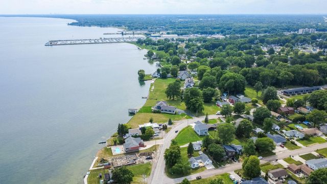 37235 Jefferson Avenue, Harrison Twp, MI 48045