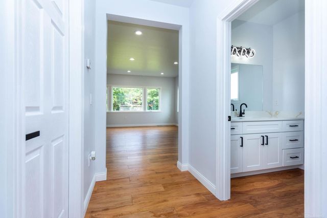 37235 Jefferson Avenue, Harrison Twp, MI 48045