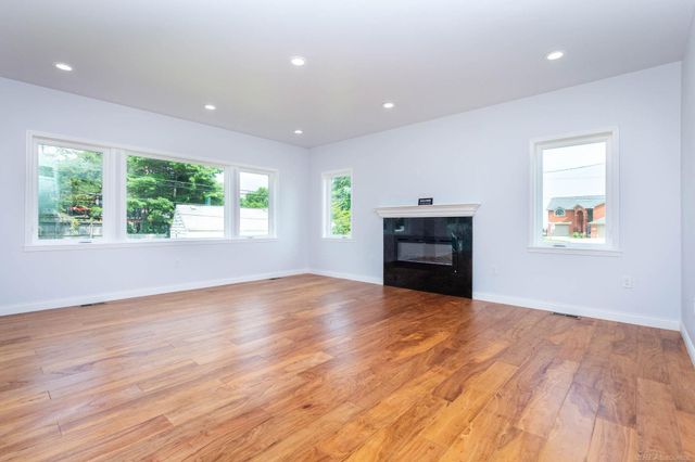 37235 Jefferson Avenue, Harrison Twp, MI 48045