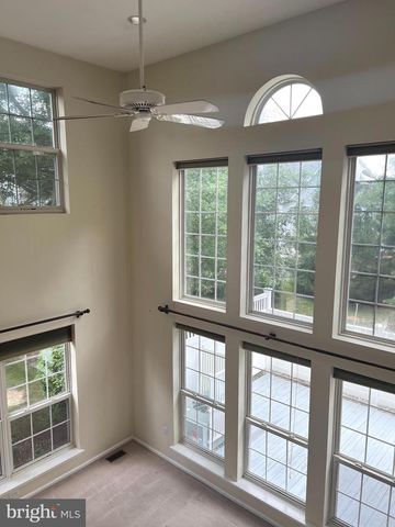 301 DEER RUN CT, Pennington, NJ 08534