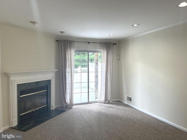 301 DEER RUN CT, Pennington, NJ 08534