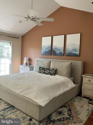 301 DEER RUN CT, Pennington, NJ 08534