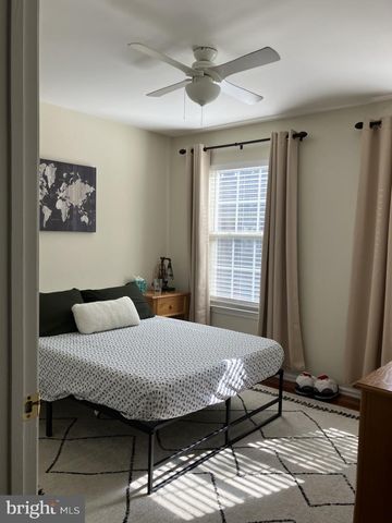 301 DEER RUN CT, Pennington, NJ 08534