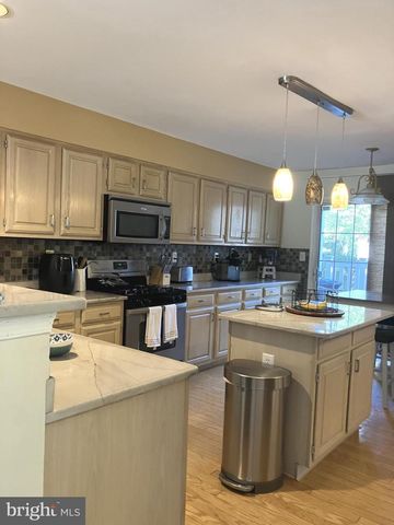 301 DEER RUN CT, Pennington, NJ 08534