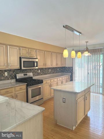 301 DEER RUN CT, Pennington, NJ 08534