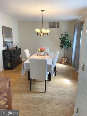 301 DEER RUN CT, Pennington, NJ 08534