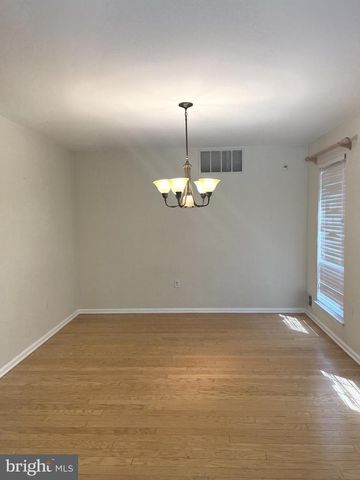 301 DEER RUN CT, Pennington, NJ 08534