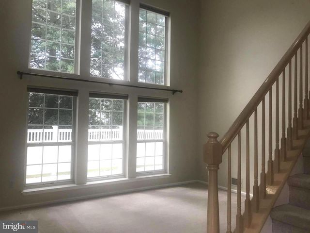 301 DEER RUN CT, Pennington, NJ 08534