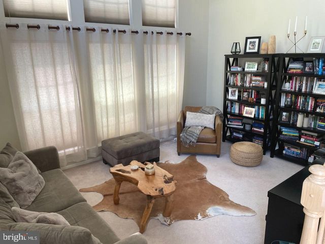 301 DEER RUN CT, Pennington, NJ 08534