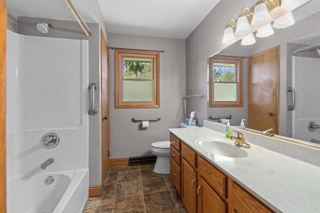 5730 W SANDRA DRIVE, Appleton, WI 54913