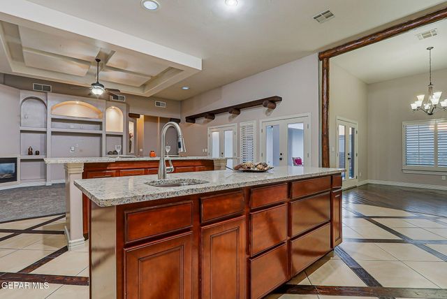 6252 Franklin Hawk Avenue, El Paso, TX 79912