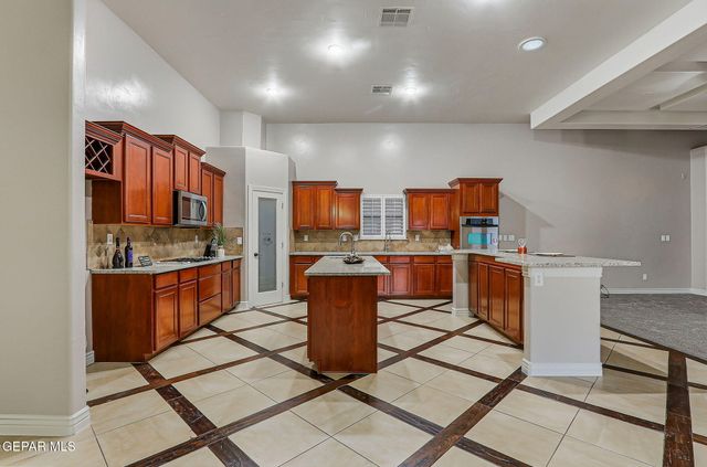 6252 Franklin Hawk Avenue, El Paso, TX 79912