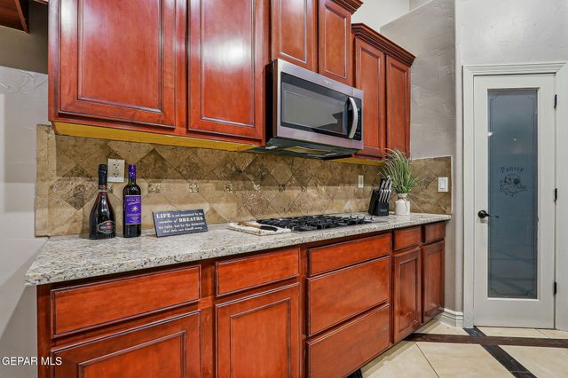 6252 Franklin Hawk Avenue, El Paso, TX 79912