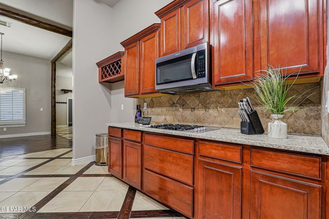 6252 Franklin Hawk Avenue, El Paso, TX 79912