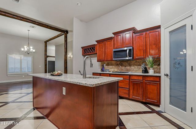 6252 Franklin Hawk Avenue, El Paso, TX 79912