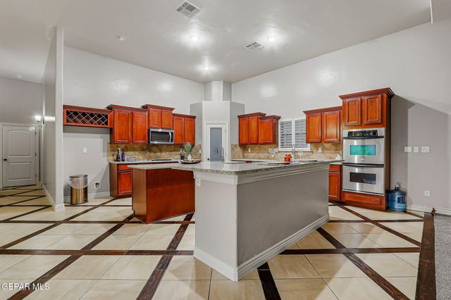 6252 Franklin Hawk Avenue, El Paso, TX 79912