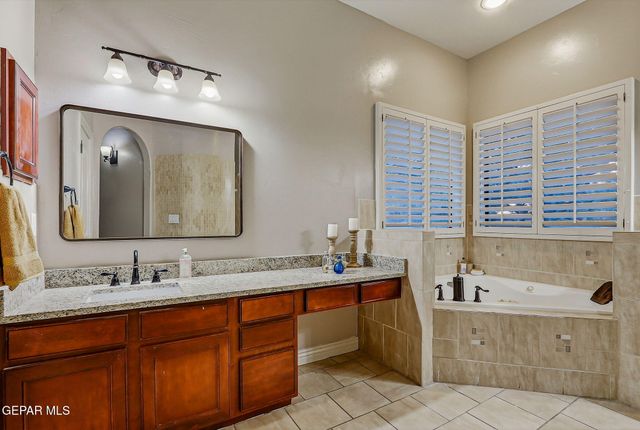 6252 Franklin Hawk Avenue, El Paso, TX 79912