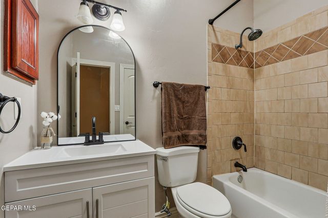 6252 Franklin Hawk Avenue, El Paso, TX 79912