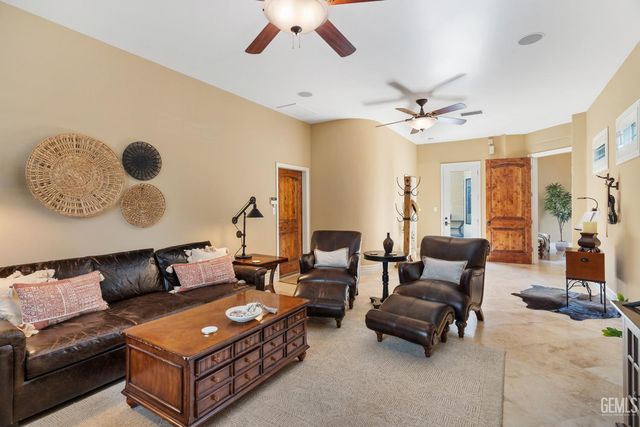 7919 Scarlet Maple Court, Bakersfield, CA 93308