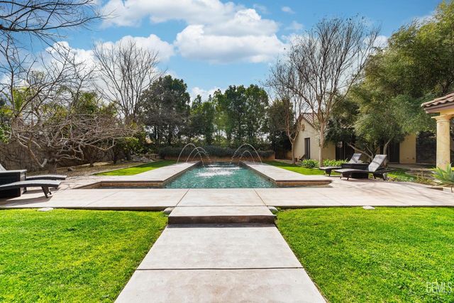 7919 Scarlet Maple Court, Bakersfield, CA 93308