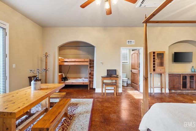 7919 Scarlet Maple Court, Bakersfield, CA 93308