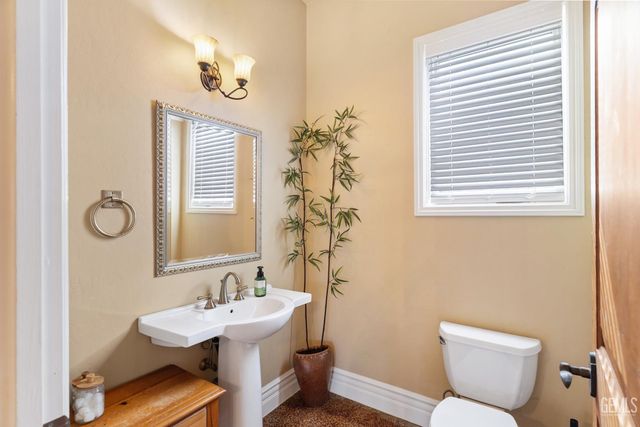 7919 Scarlet Maple Court, Bakersfield, CA 93308