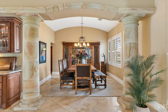 7919 Scarlet Maple Court, Bakersfield, CA 93308