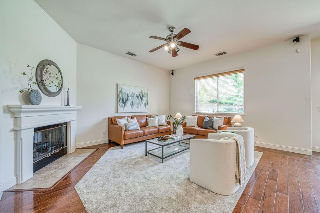 Image 11 of property listing at 1975 Lester Avenue, Clovis, CA 93619