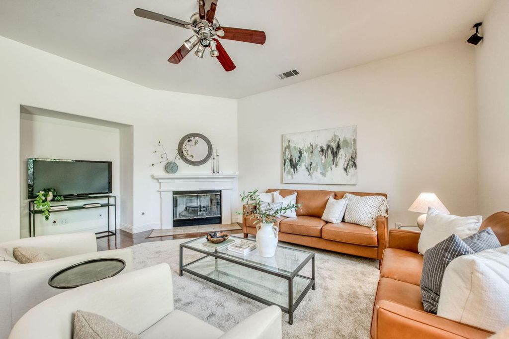 Image 13 of property listing at 1975 Lester Avenue, Clovis, CA 93619