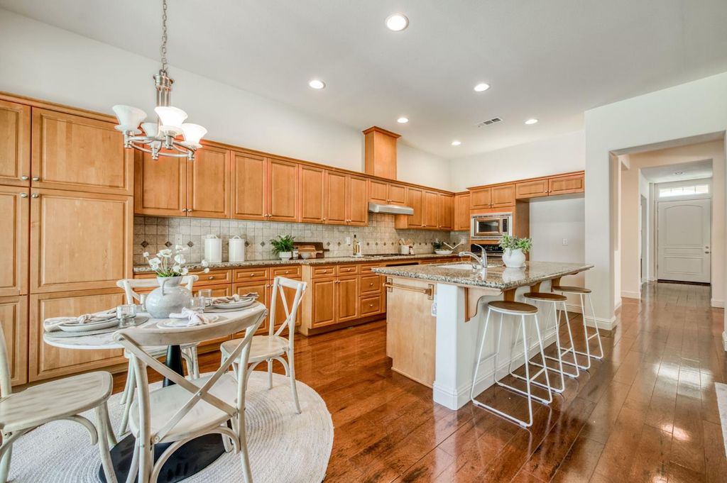 Image 14 of property listing at 1975 Lester Avenue, Clovis, CA 93619