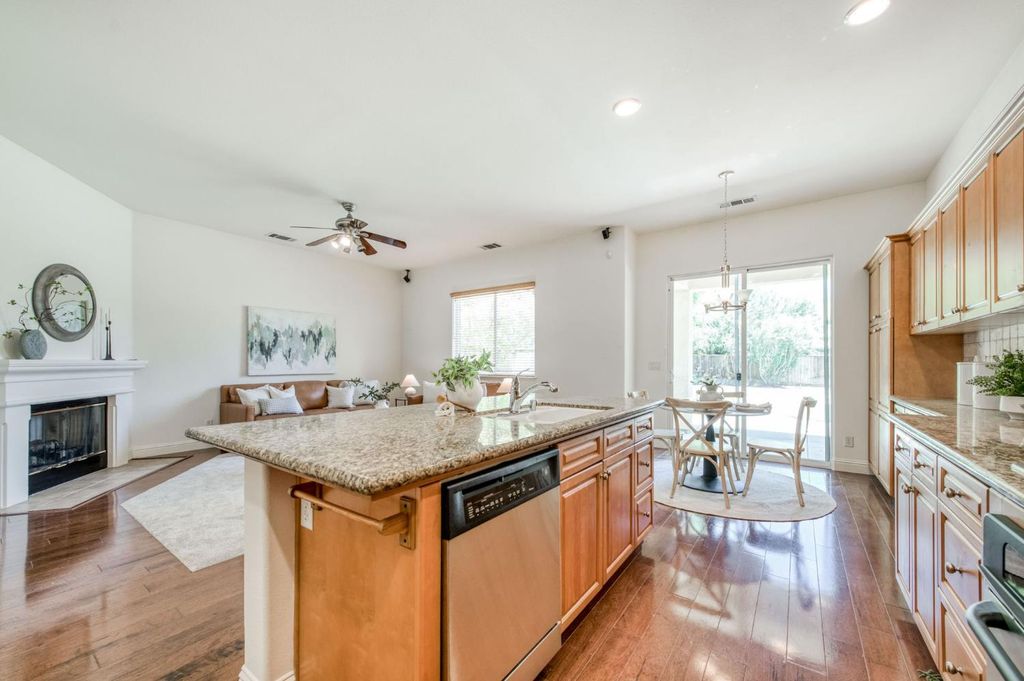 Image 16 of property listing at 1975 Lester Avenue, Clovis, CA 93619