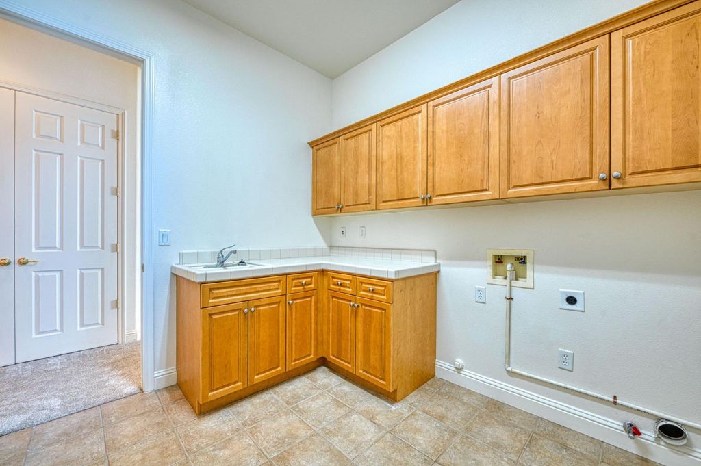 Image 19 of property listing at 1975 Lester Avenue, Clovis, CA 93619