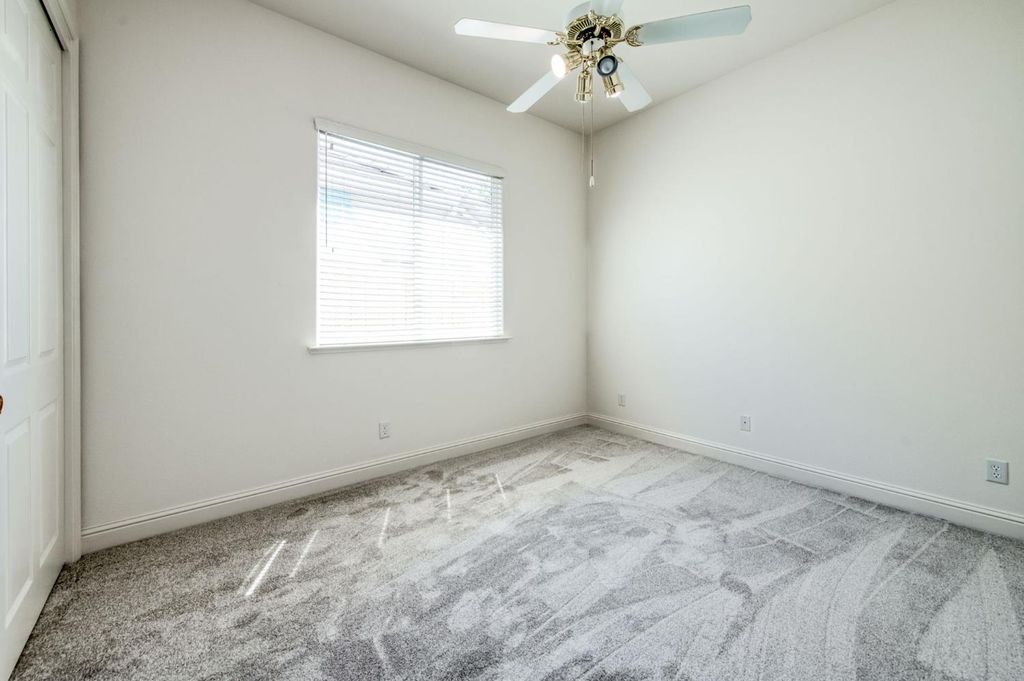 Image 20 of property listing at 1975 Lester Avenue, Clovis, CA 93619