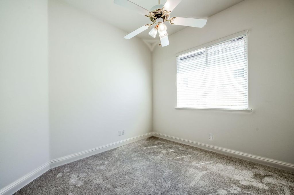 Image 25 of property listing at 1975 Lester Avenue, Clovis, CA 93619