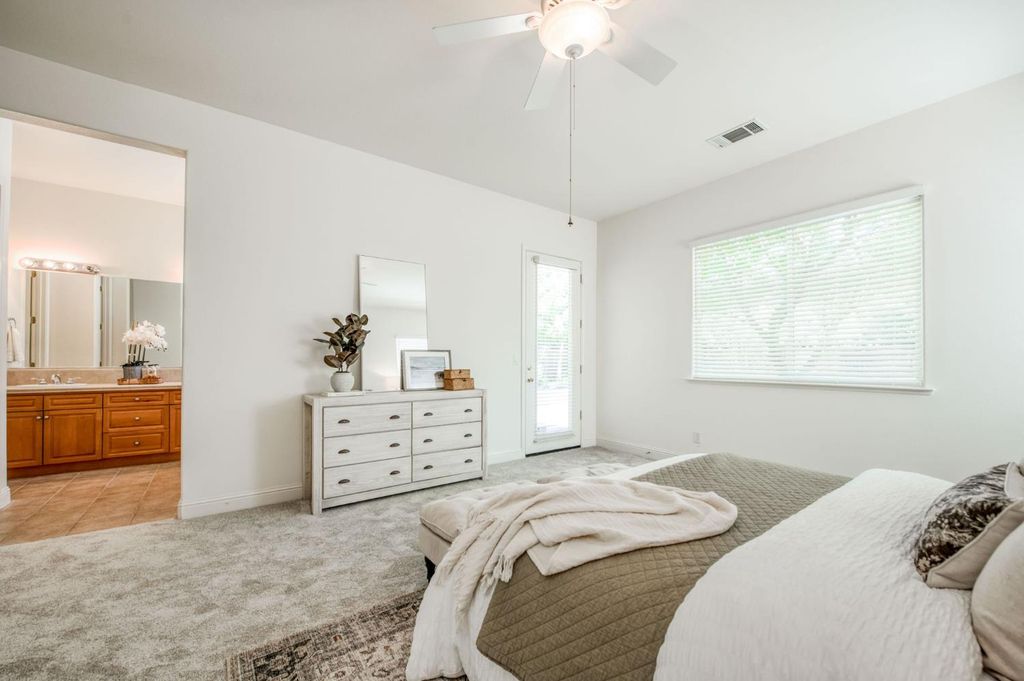 Image 28 of property listing at 1975 Lester Avenue, Clovis, CA 93619