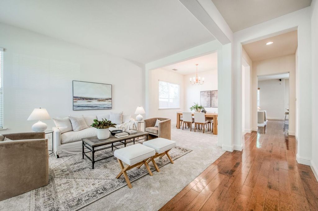 Image 3 of property listing at 1975 Lester Avenue, Clovis, CA 93619
