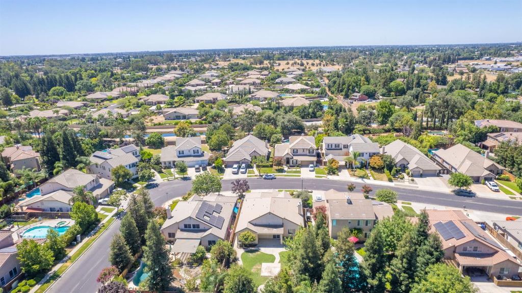 Image 39 of property listing at 1975 Lester Avenue, Clovis, CA 93619