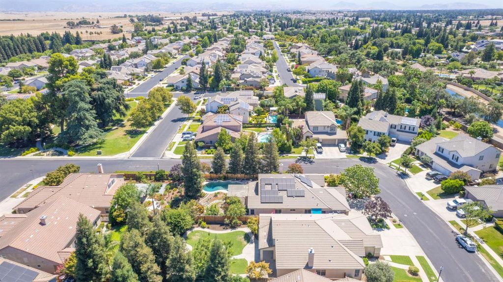 Image 40 of property listing at 1975 Lester Avenue, Clovis, CA 93619