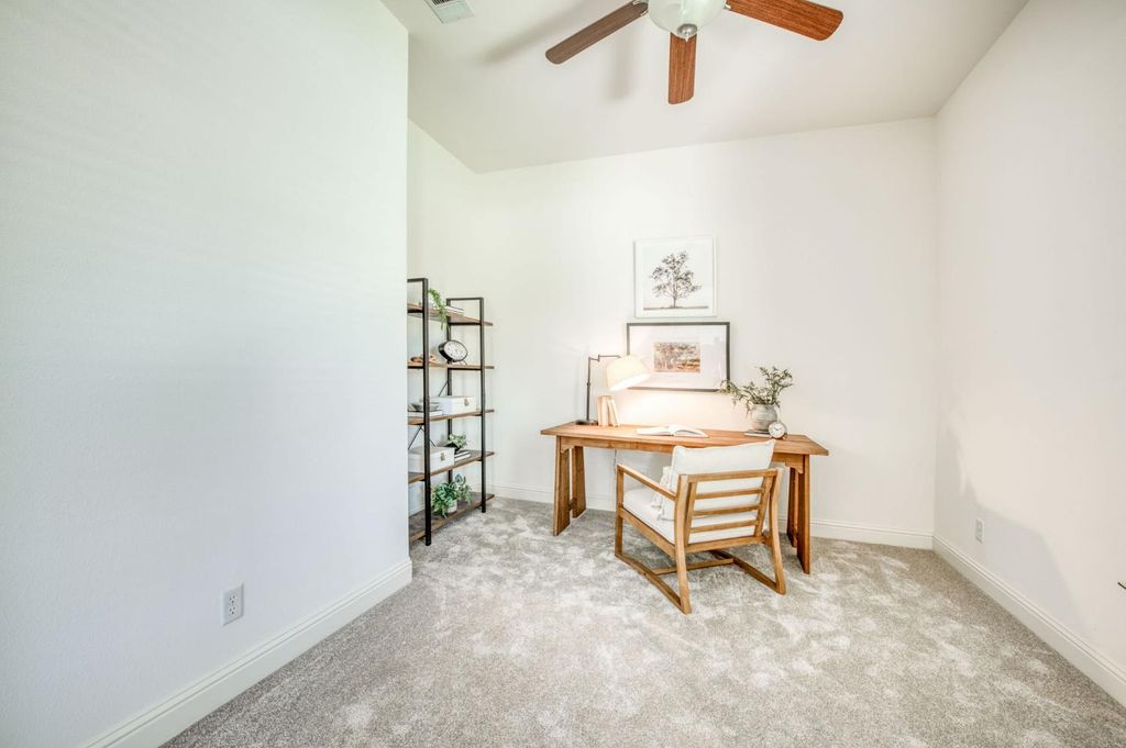 Image 5 of property listing at 1975 Lester Avenue, Clovis, CA 93619