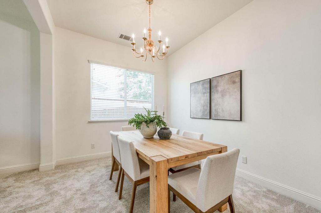 Image 8 of property listing at 1975 Lester Avenue, Clovis, CA 93619