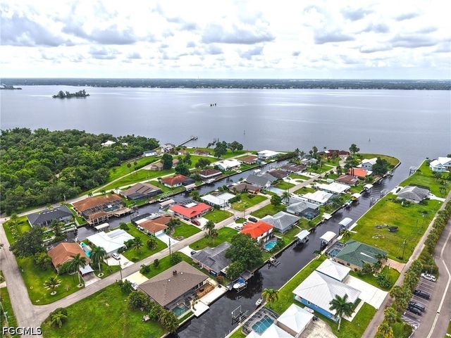 7228 Reymoor DR, North Fort Myers, FL 33917