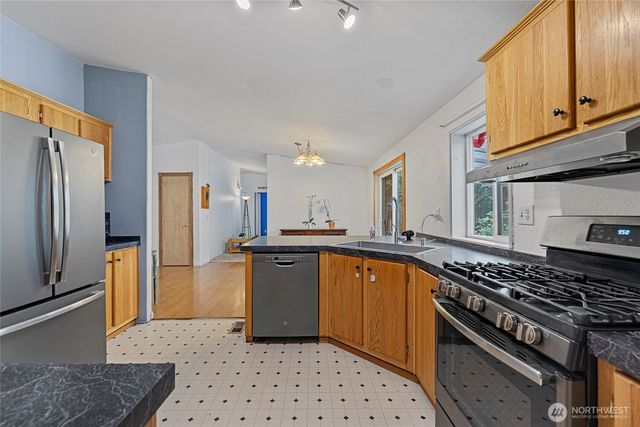 159 E Crescent Harbor Road, Oak Harbor, WA 98277