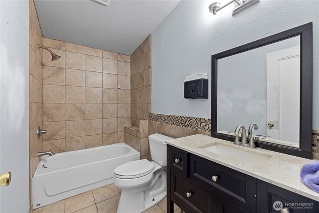 159 E Crescent Harbor Road, Oak Harbor, WA 98277