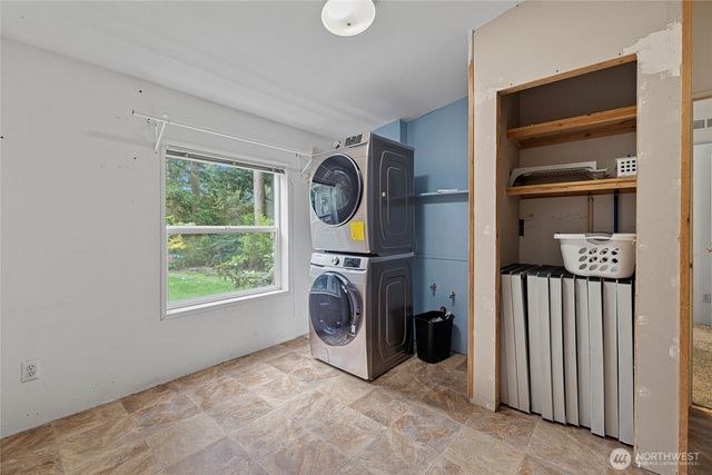 159 E Crescent Harbor Road, Oak Harbor, WA 98277